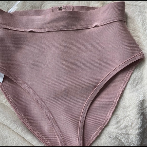 House of CB Lucia Lace Dress - Picture 4 of 8